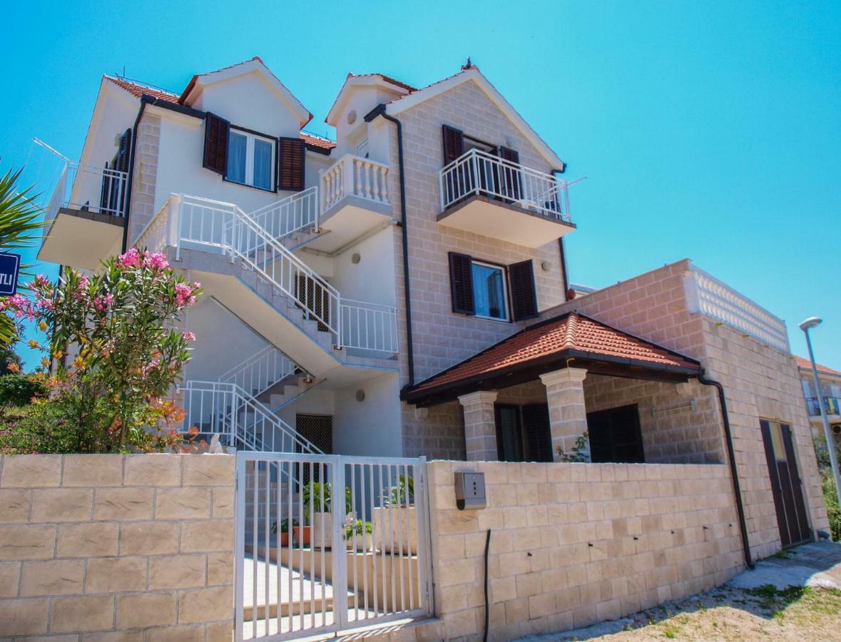 Apartments Vukovic Postira Exterior foto